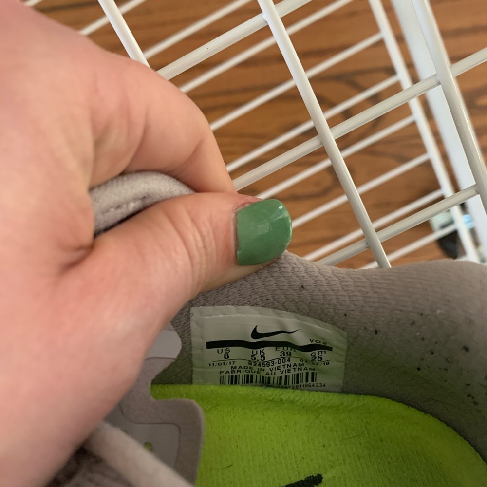Nike Metcons - Picture 3 of 6